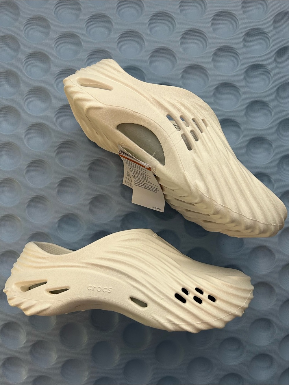 Crocs Classic Wave Clog in Eggshell White